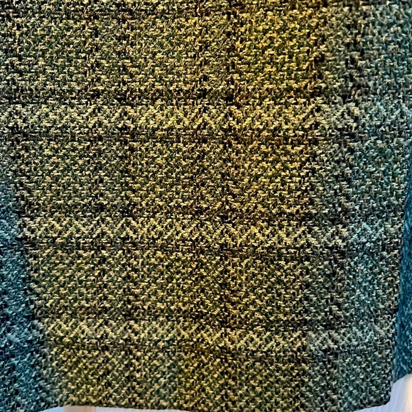 Women's 100% wool plaid Jones New York Pencil skirt, fully lined. Pristine. - Picture 2 of 8